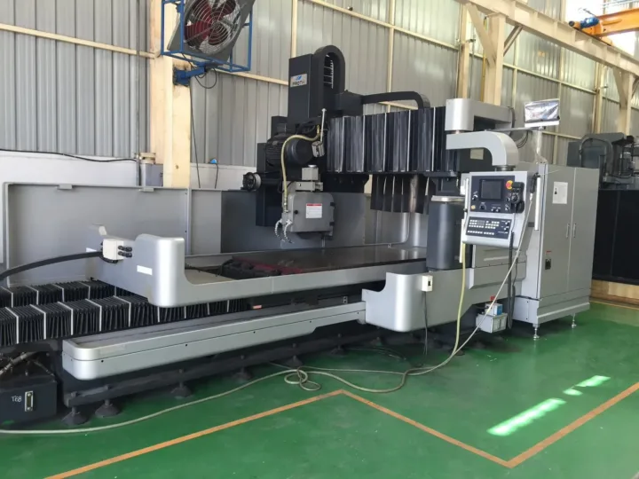 Milling and grinding machines at the OKSAN factory
